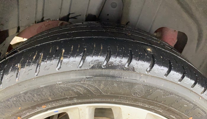 2019 Mahindra XUV300 W8 1.5 DIESEL, Diesel, Manual, 94,072 km, Right Rear Tyre Tread