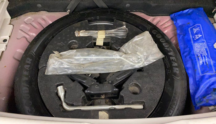 2019 Mahindra XUV300 W8 1.5 DIESEL, Diesel, Manual, 94,072 km, Spare Tyre