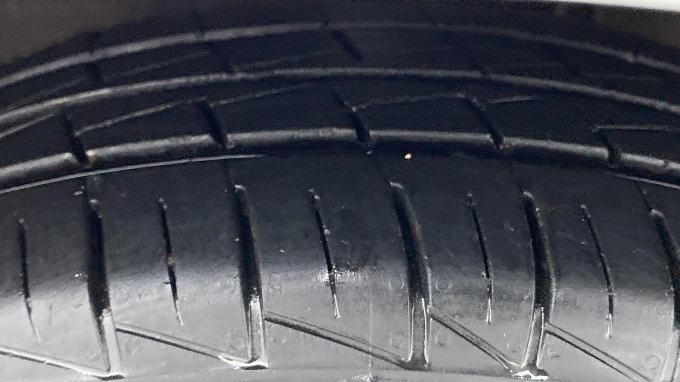2021 Maruti Alto VXI, Petrol, Manual, 7,320 km, Right Front Tyre Tread