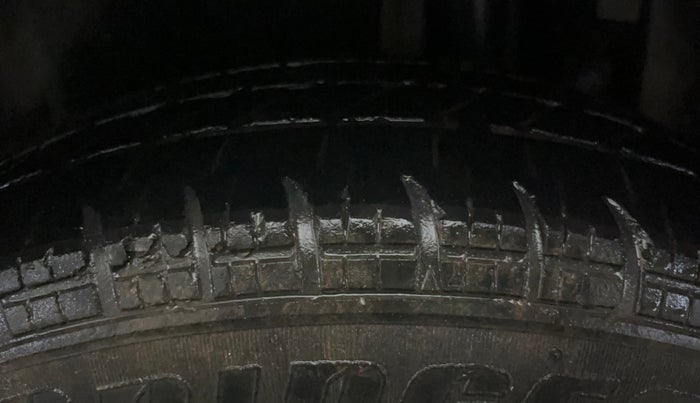 2017 Maruti Swift LXI (O), Petrol, Manual, 41,236 km, Left Rear Tyre Tread