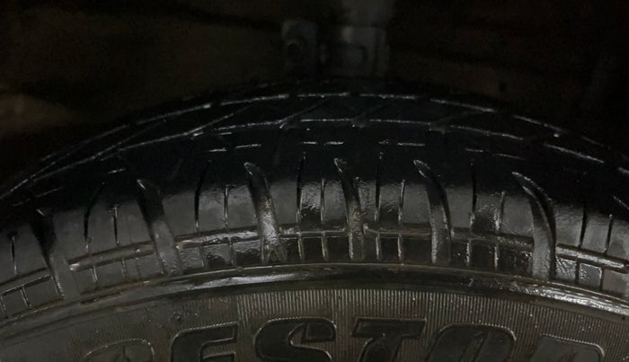 2017 Maruti Swift LXI (O), Petrol, Manual, 41,236 km, Right Front Tyre Tread
