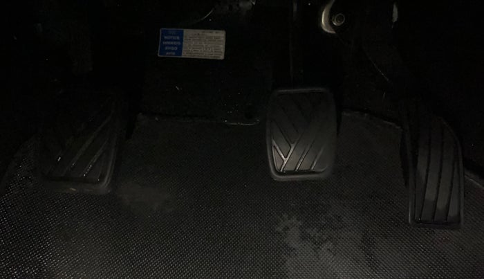 2017 Maruti Swift LXI (O), Petrol, Manual, 41,236 km, Pedals