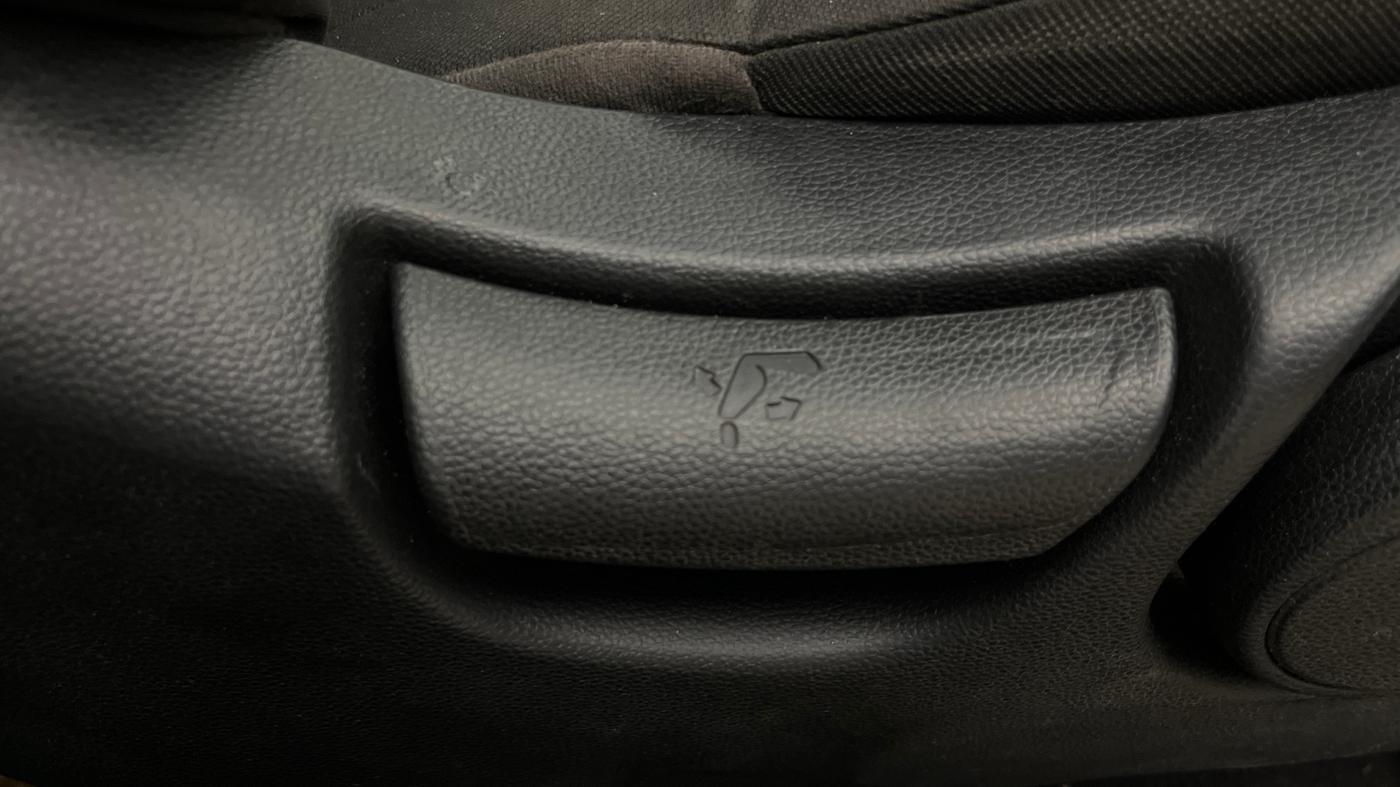 2018 Hyundai Creta E PLUS 1.6 PETROL, Petrol, Manual, 56,620 km, Driver Side Adjustment Panel