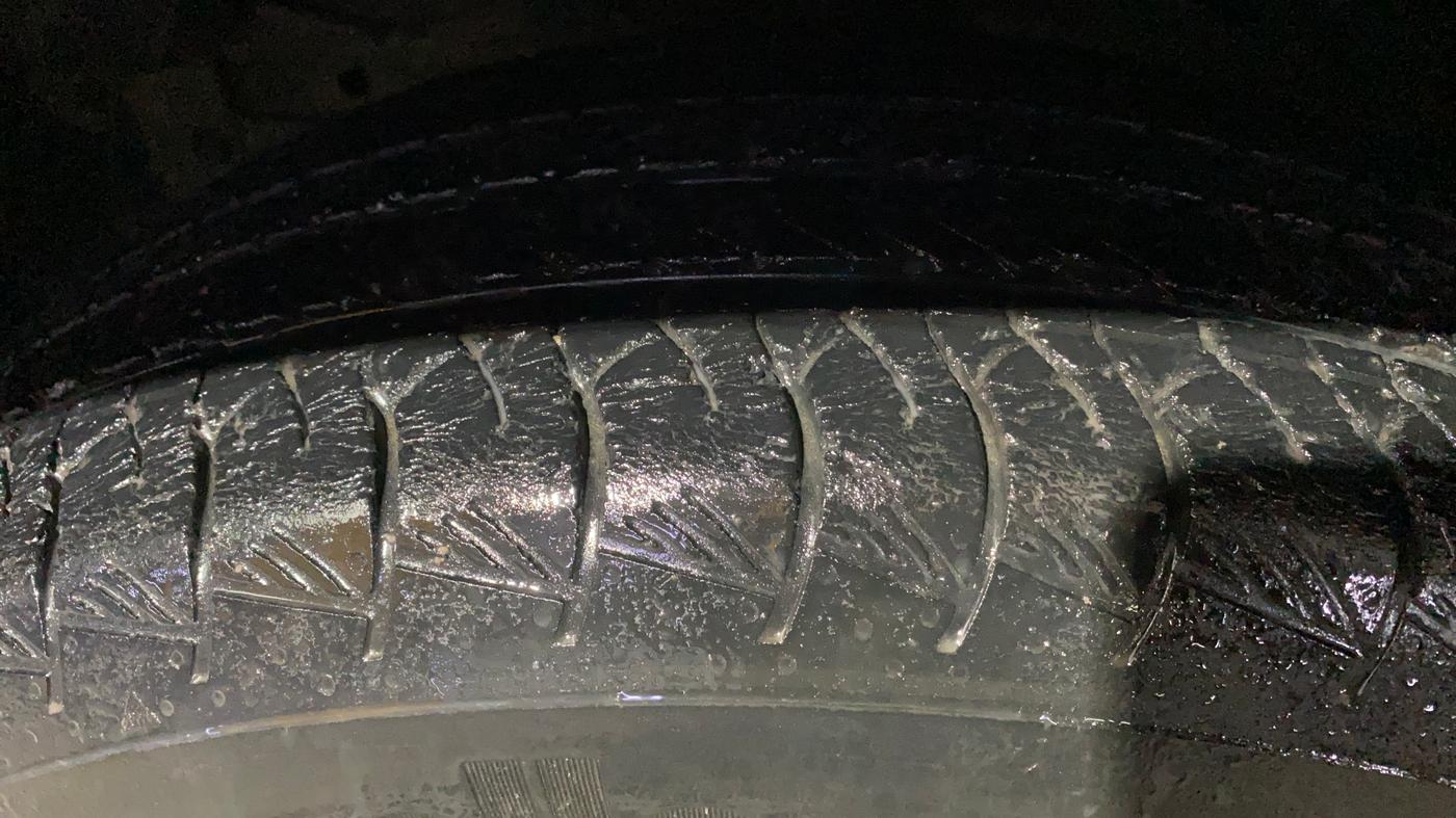 2022 Maruti Grand Vitara ALPHA SMART HYBRID, Petrol, Manual, 48,497 km, Left Front Tyre Tread
