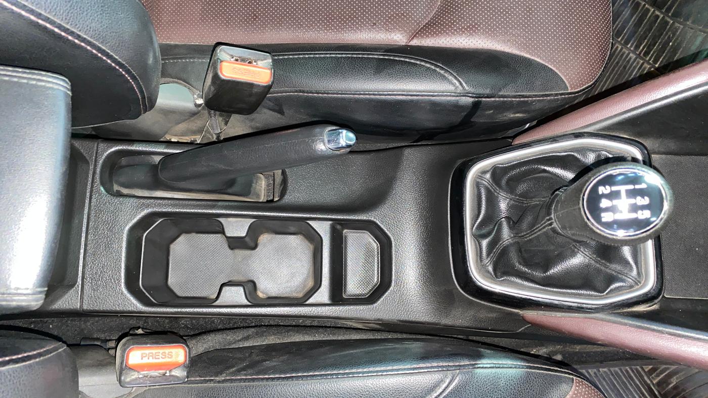 2022 Maruti Grand Vitara ALPHA SMART HYBRID, Petrol, Manual, 48,497 km, Gear Lever