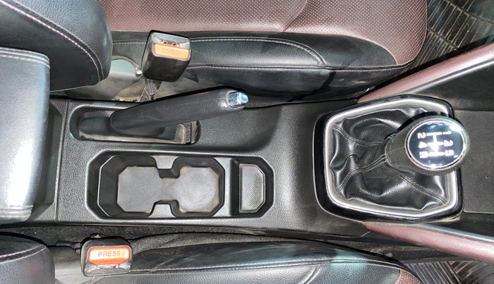 2022 Maruti Grand Vitara ALPHA SMART HYBRID, Petrol, Manual, 48,497 km, Gear Lever