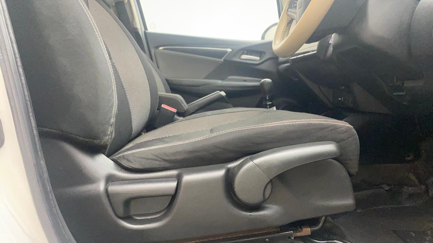 2019 Honda WR-V 1.5L I-DTEC VX MT, Diesel, Manual, 1,29,794 km, Driver Side Adjustment Panel