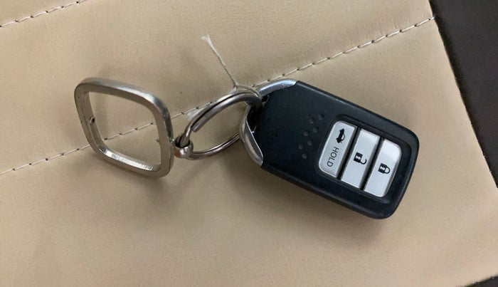 2021 Honda Amaze 1.2L I-VTEC VX CVT, Petrol, Automatic, 57,871 km, Key Close Up