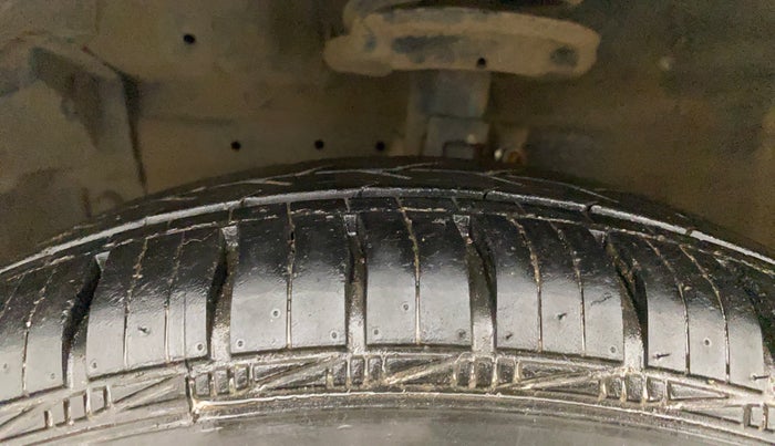 2016 Maruti Swift Dzire VXI, Petrol, Manual, 49,213 km, Left Front Tyre Tread