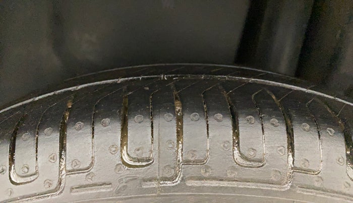 2016 Maruti Swift Dzire VXI, Petrol, Manual, 49,213 km, Left Rear Tyre Tread