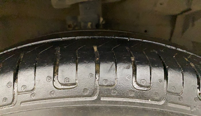 2016 Maruti Swift Dzire VXI, Petrol, Manual, 49,213 km, Right Front Tyre Tread