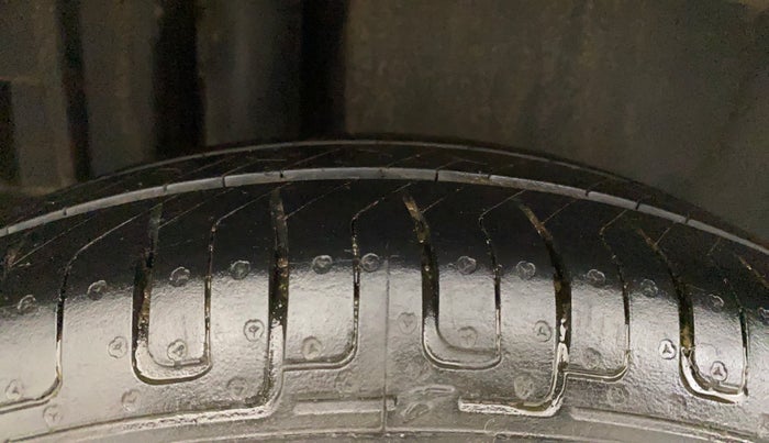 2016 Maruti Swift Dzire VXI, Petrol, Manual, 49,213 km, Right Rear Tyre Tread