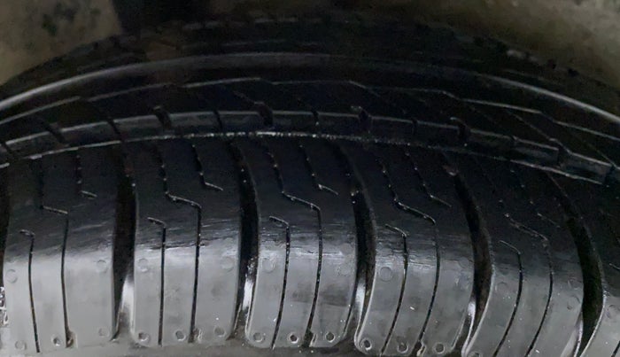 2015 Maruti Ritz ZXI, Petrol, Manual, 25,808 km, Left Rear Tyre Tread