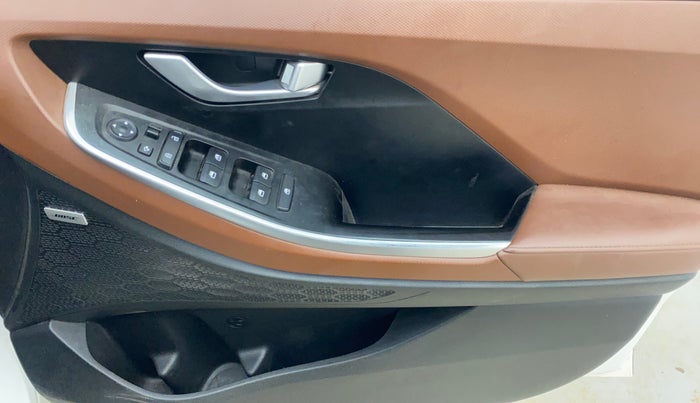 2022 Hyundai ALCAZAR PLATINUM 2.0 MT 7STR, Petrol, Manual, 49,667 km, Driver Side Door Panels Control