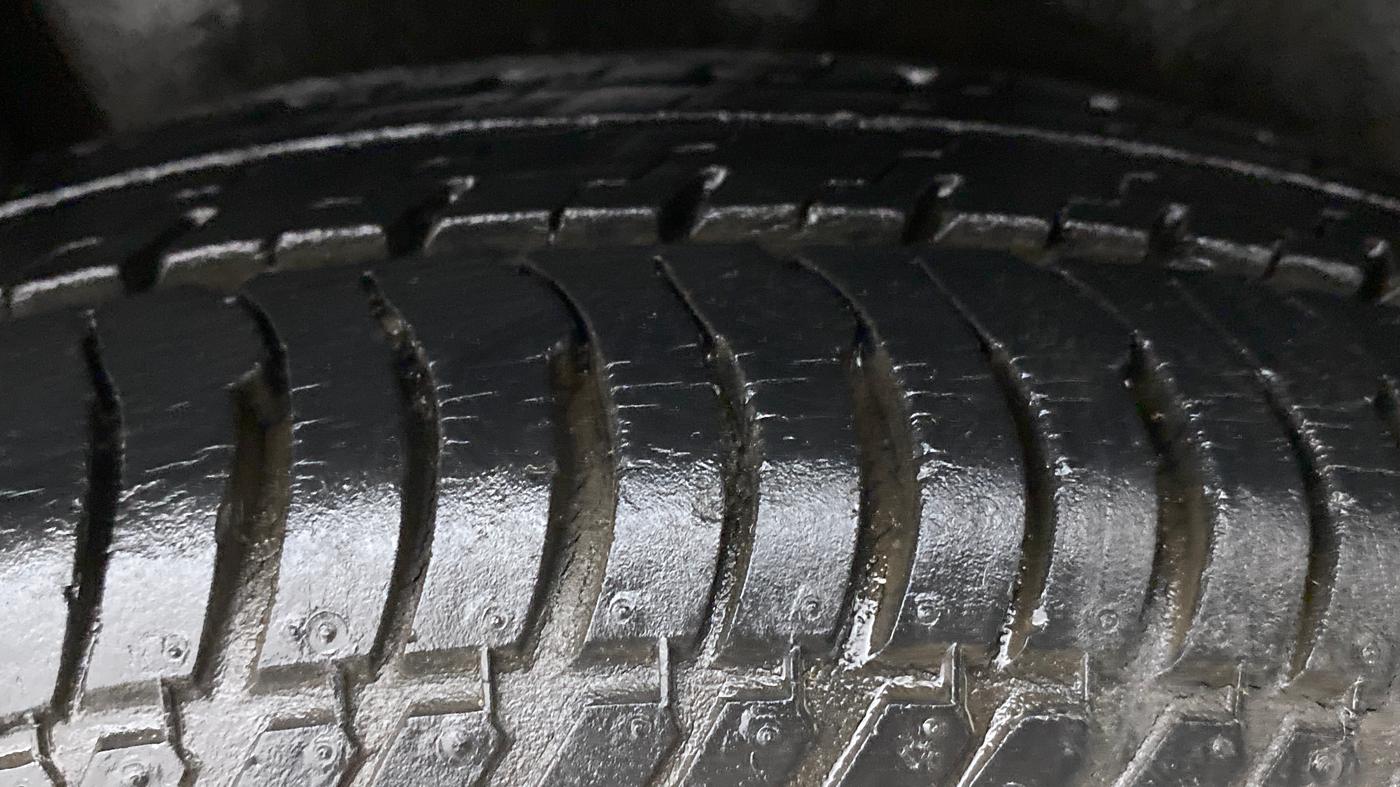 2015 Maruti Swift Dzire VXI AT, Petrol, Automatic, 19,080 km, Right Rear Tyre Tread