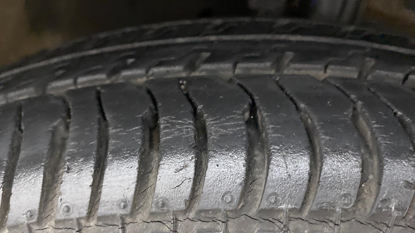 2015 Maruti Swift Dzire VXI AT, Petrol, Automatic, 19,080 km, Right Front Tyre Tread