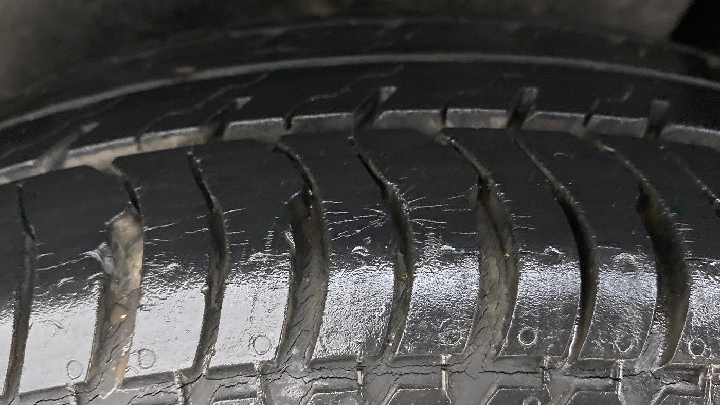 2015 Maruti Swift Dzire VXI AT, Petrol, Automatic, 19,080 km, Left Rear Tyre Tread
