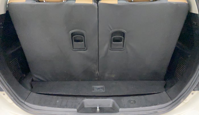 2018 Mahindra XUV500 W9, Diesel, Manual, 45,996 km, Boot Inside