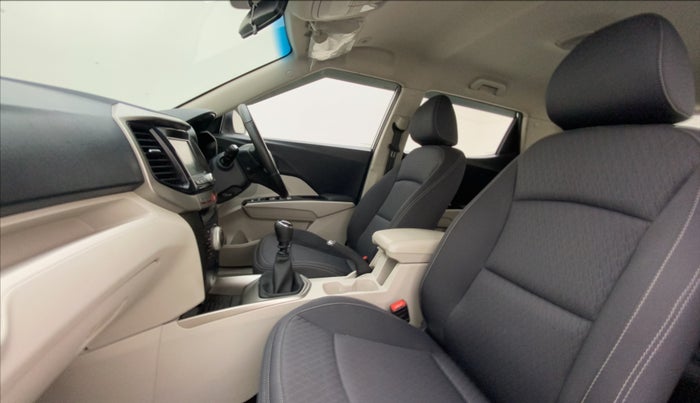 2020 Mahindra XUV300 W8 1.2 PETROL, Petrol, Manual, 30,717 km, Right Side Front Door Cabin