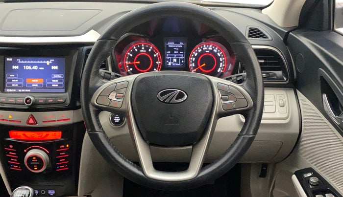 2020 Mahindra XUV300 W8 1.2 PETROL, Petrol, Manual, 30,717 km, Steering Wheel Close Up
