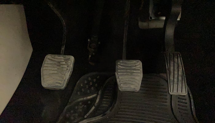 2020 Mahindra XUV300 W8 1.2 PETROL, Petrol, Manual, 30,717 km, Pedals