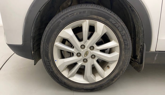 2020 Mahindra XUV300 W8 1.2 PETROL, Petrol, Manual, 30,717 km, Left Front Wheel