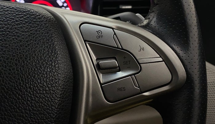 2020 Mahindra XUV300 W8 1.2 PETROL, Petrol, Manual, 30,717 km, Adaptive Cruise Control