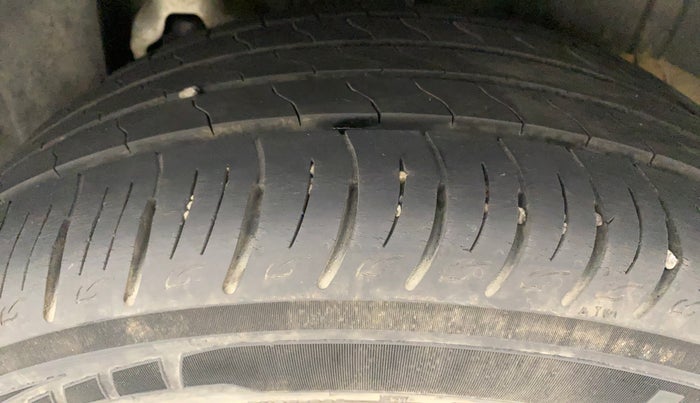 2020 Mahindra XUV300 W8 1.2 PETROL, Petrol, Manual, 30,717 km, Left Rear Tyre Tread