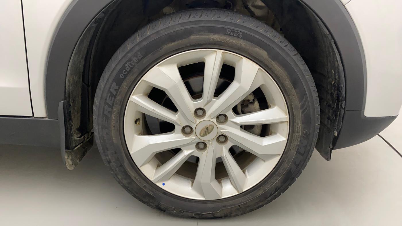2020 Mahindra XUV300 W8 1.2 PETROL, Petrol, Manual, 30,717 km, Right Front Wheel