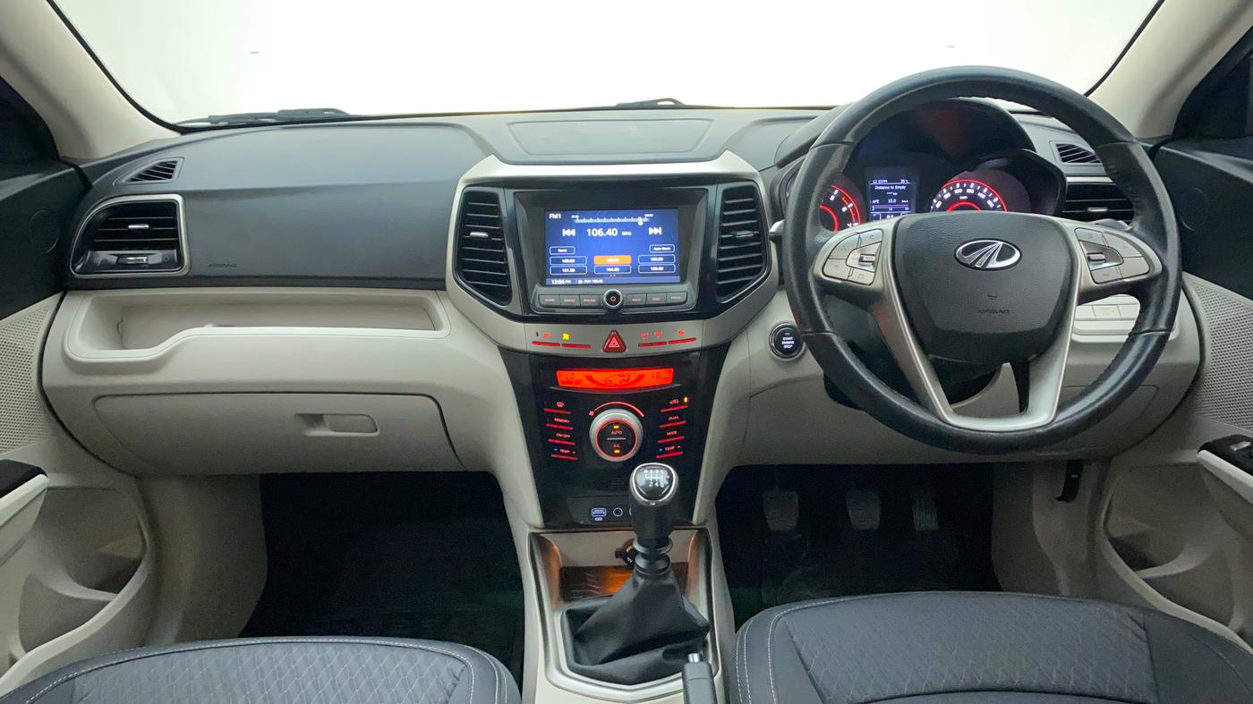 2020 Mahindra XUV300 W8 1.2 PETROL, Petrol, Manual, 30,717 km, Dashboard