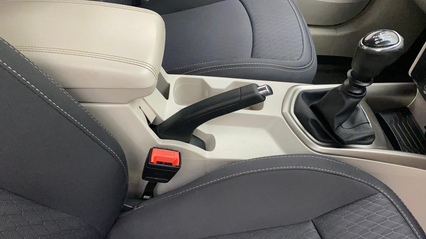 2020 Mahindra XUV300 W8 1.2 PETROL, Petrol, Manual, 30,717 km, Gear Lever