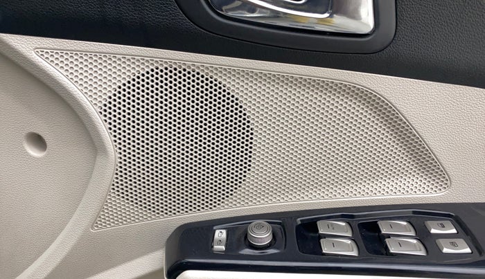 2020 Mahindra XUV300 W8 1.2 PETROL, Petrol, Manual, 30,717 km, Speaker