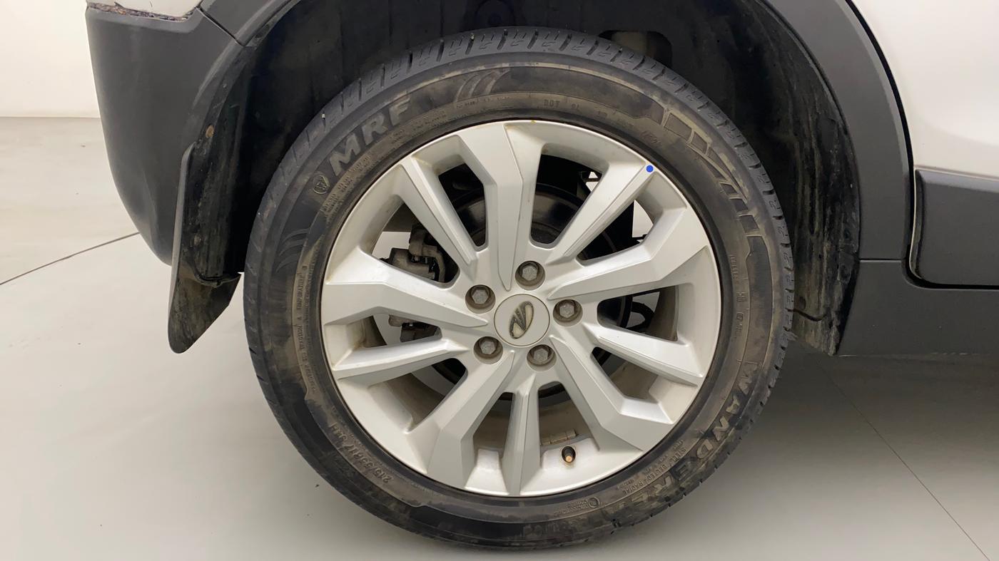 2020 Mahindra XUV300 W8 1.2 PETROL, Petrol, Manual, 30,717 km, Right Rear Wheel