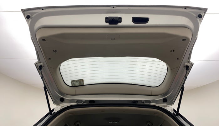 2020 Mahindra XUV300 W8 1.2 PETROL, Petrol, Manual, 30,717 km, Boot Door Open