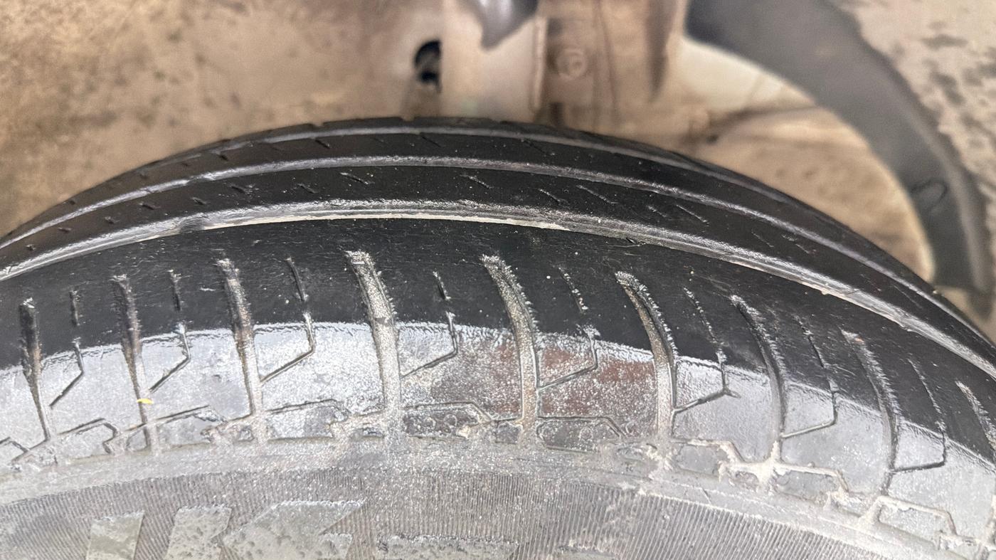 2022 Maruti Swift VXI AMT, Petrol, Automatic, 52,522 km, Right Front Tyre Tread