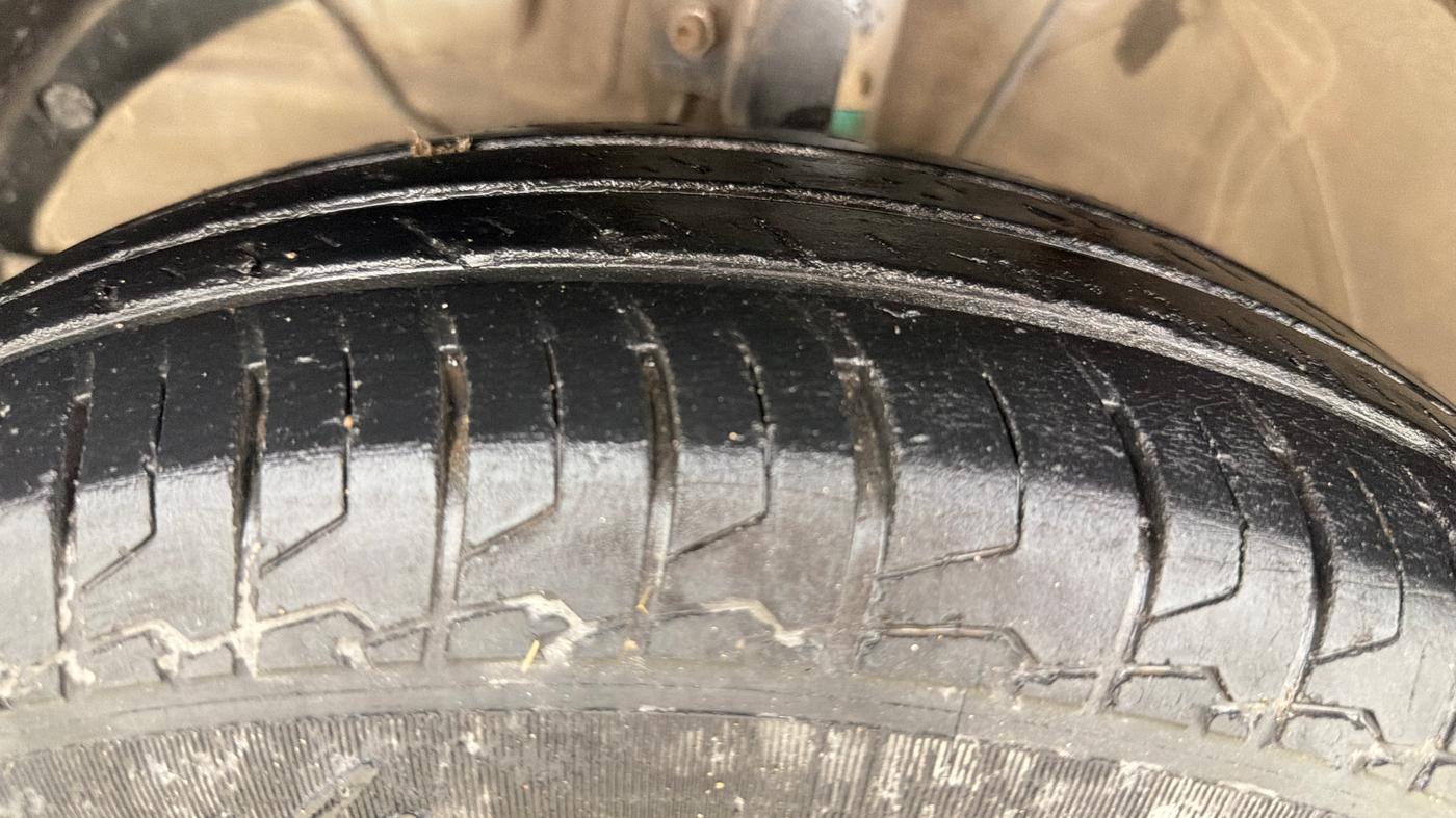 2022 Maruti Swift VXI AMT, Petrol, Automatic, 52,522 km, Left Front Tyre Tread