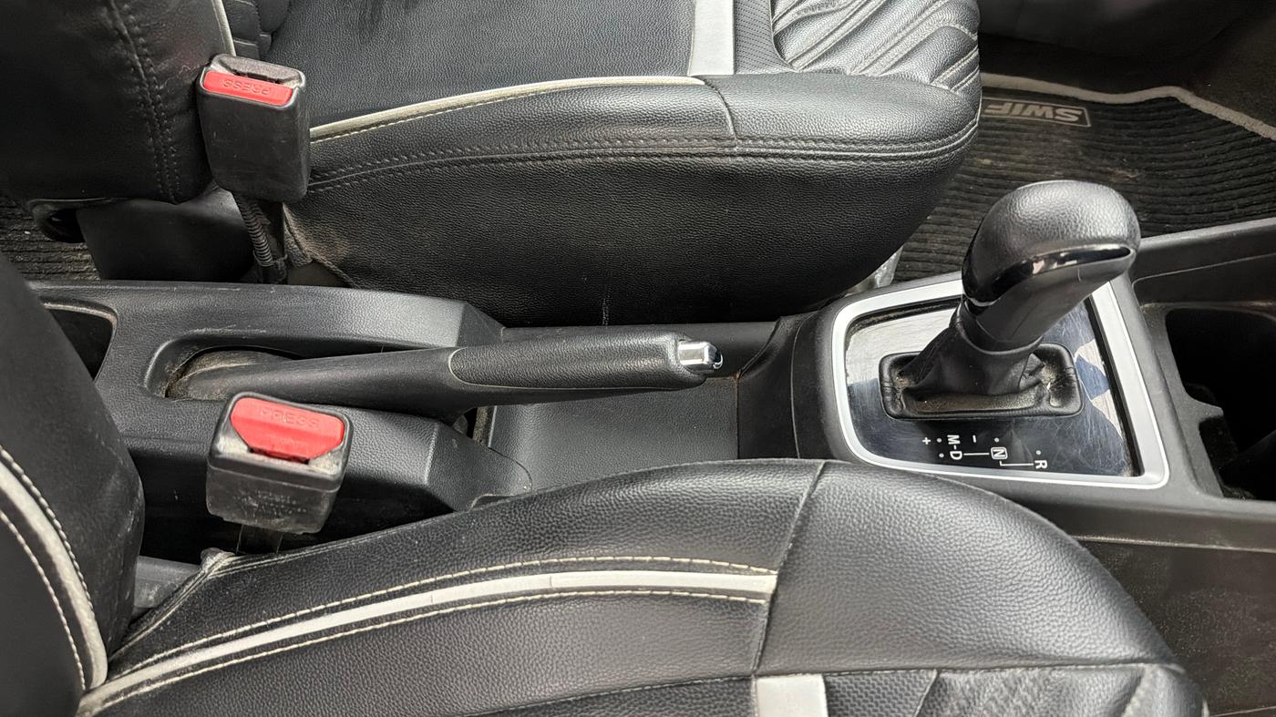 2022 Maruti Swift VXI AMT, Petrol, Automatic, 52,522 km, Gear Lever