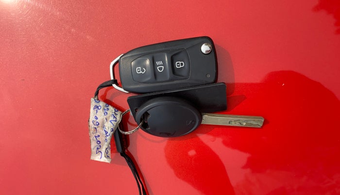 2020 Tata Tiago XT PETROL, Petrol, Manual, 40,563 km, Key Close Up