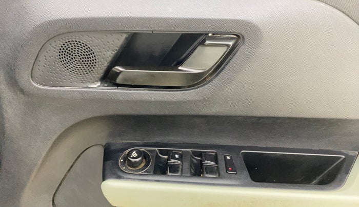 2022 Tata PUNCH ADVENTURE MT, CNG, Manual, 1,33,323 km, Driver Side Door Panels Control