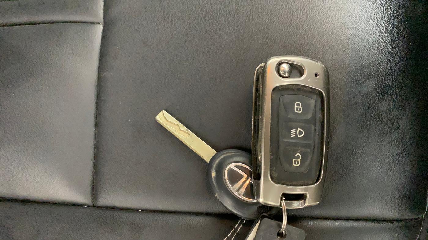 2022 Tata PUNCH ADVENTURE MT, CNG, Manual, 1,33,407 km, Key Close Up
