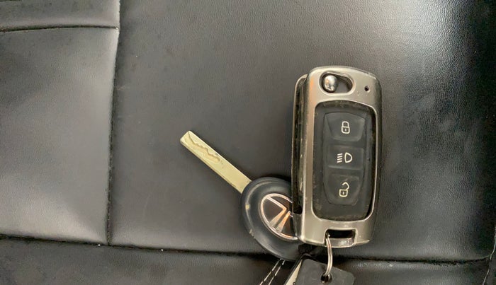 2022 Tata PUNCH ADVENTURE MT, CNG, Manual, 1,33,323 km, Key Close Up