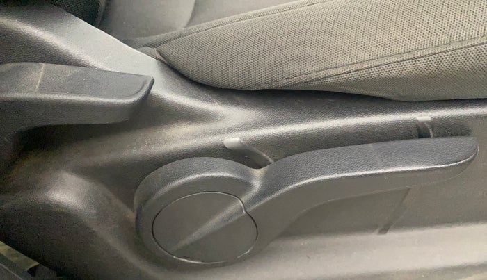 2021 Mahindra XUV500 W5, Diesel, Manual, 70,648 km, Driver Side Adjustment Panel