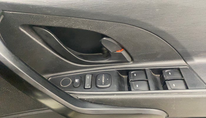 2021 Mahindra XUV500 W5, Diesel, Manual, 70,648 km, Driver Side Door Panels Control