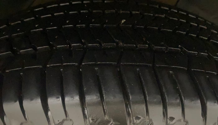 2021 Mahindra XUV500 W5, Diesel, Manual, 70,648 km, Right Front Tyre Tread