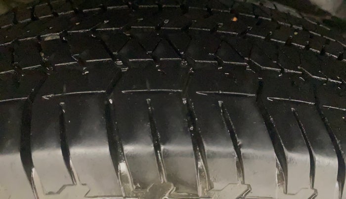 2021 Mahindra XUV500 W5, Diesel, Manual, 70,648 km, Right Rear Tyre Tread