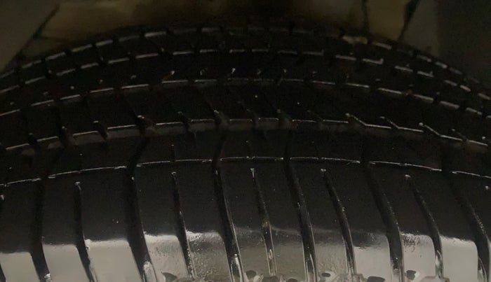 2021 Mahindra XUV500 W5, Diesel, Manual, 70,648 km, Left Front Tyre Tread