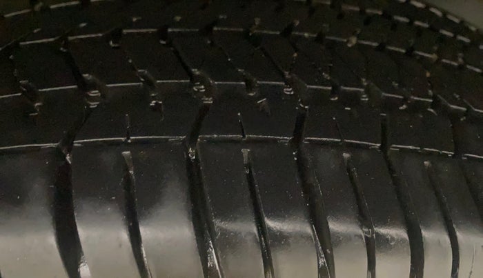 2021 Mahindra XUV500 W5, Diesel, Manual, 70,648 km, Left Rear Tyre Tread