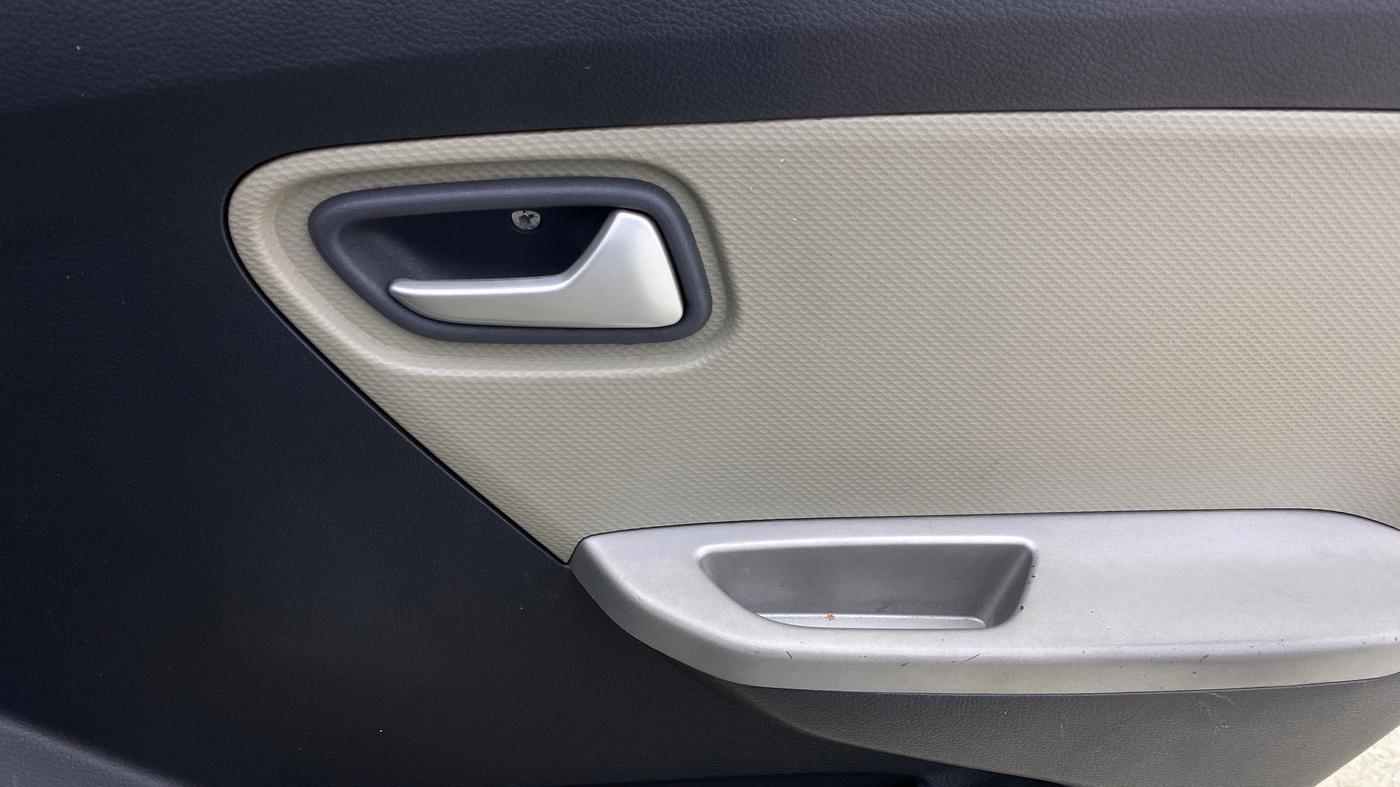 2016 Maruti Alto K10 VXI, Petrol, Manual, 14,288 km, Driver Side Door Panels Control