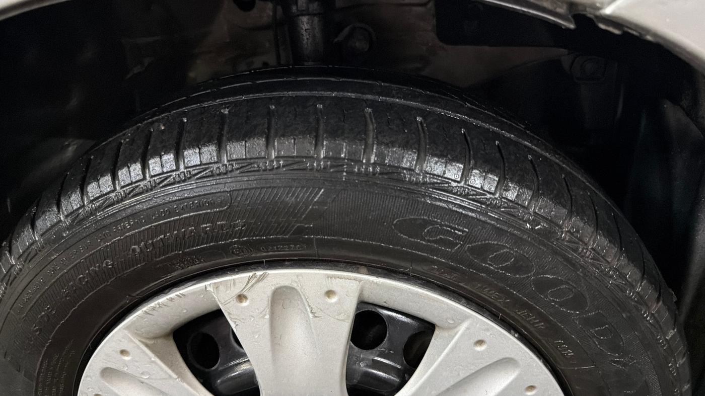 2015 Honda Amaze 1.2L I-VTEC S, Petrol, Manual, 87,865 km, Right Front Tyre Tread