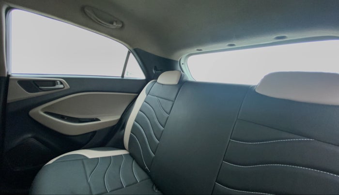 2015 Hyundai Elite i20 MAGNA 1.4 CRDI, Diesel, Manual, 78,136 km, Right Side Door Cabin View